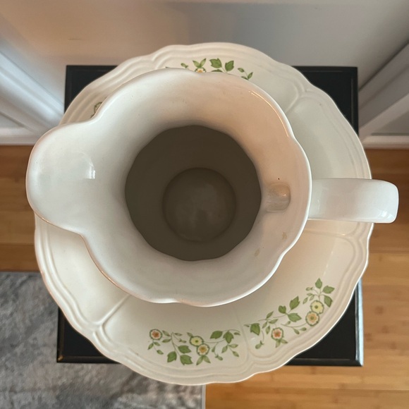 Federalist USA Pottery Pitcher and Bowl. Bowl measures aproximately 13" in diam. - Picture 5 of 13